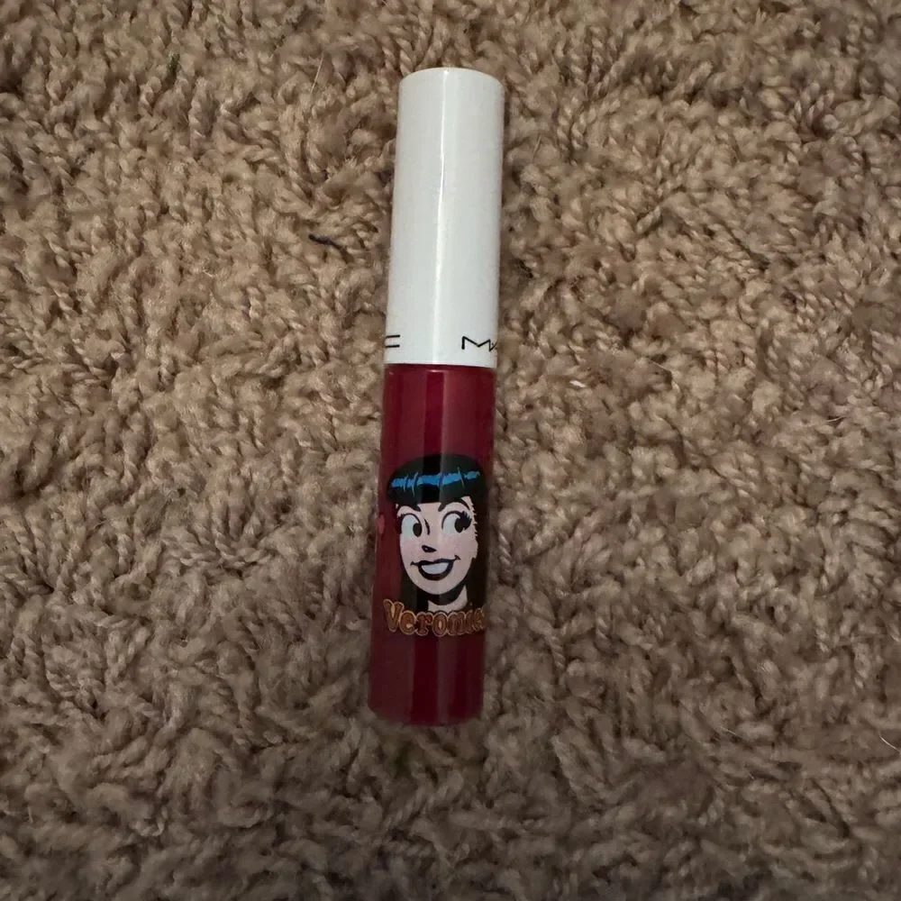 NIB MAC Archie’s Girls Lipglass in “Strawberry Malt”